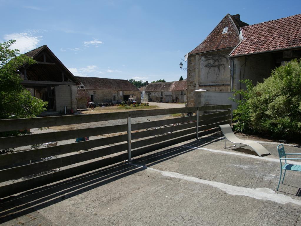 Gites De La Grande Ferme Avernes Exterior photo