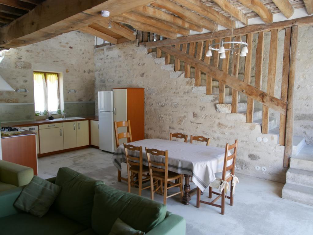 Gites De La Grande Ferme Avernes Exterior photo